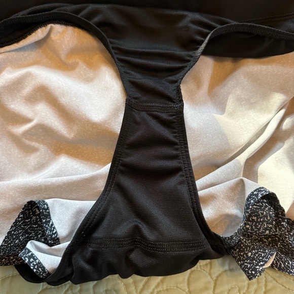 Athleta Black and White Print Athletic Shorts Size L - Picture 5 of 7